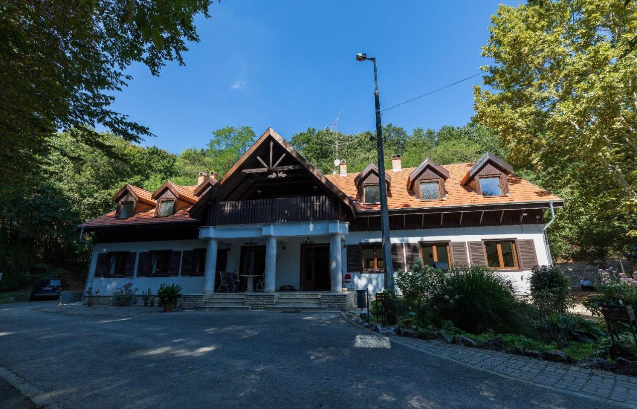 Alsovadacs Vadaszhaz Panzio Bed & Breakfast Sutto Eksteriør bilde